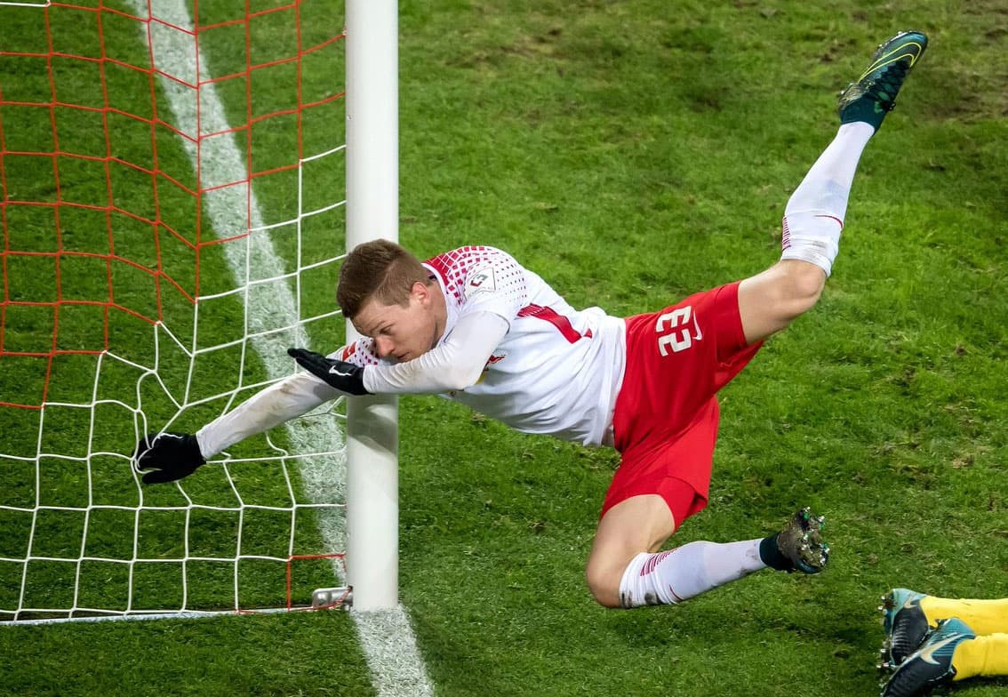 Futbolchi dahshatli jarohat evaziga gol urdi (Video)