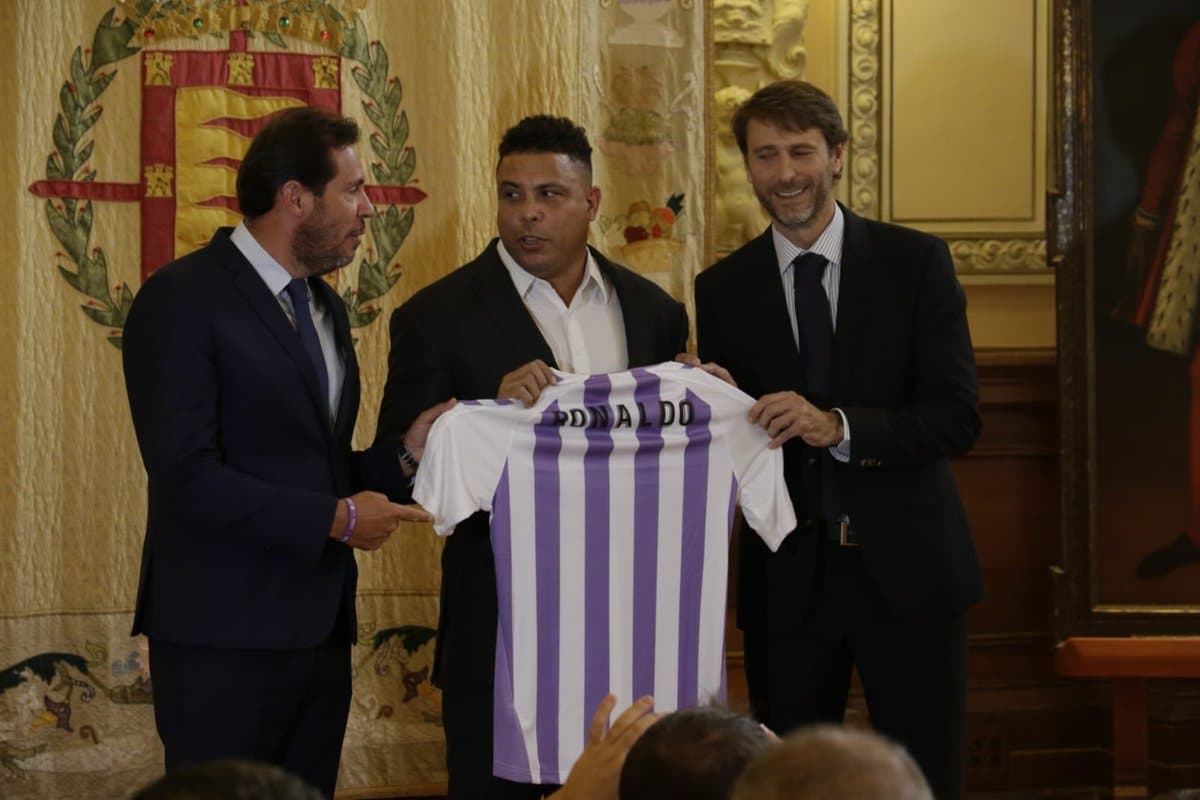 Ronaldo "Valyadolid" prezidenti sifatida tanishtirildi