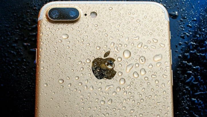 iPhone 7 ikki kun suv ostida qolib ketgandan keyin ham ishladi