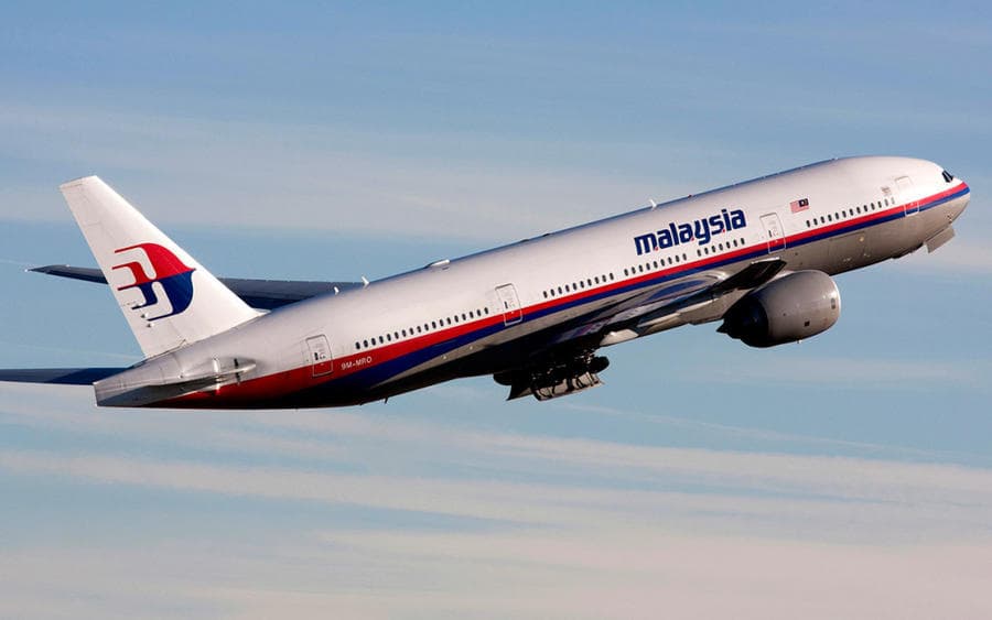 Indoneziyalik baliqchi Malayziyaning “Boing” samolyoti qulagan joyni bilishini aytdi