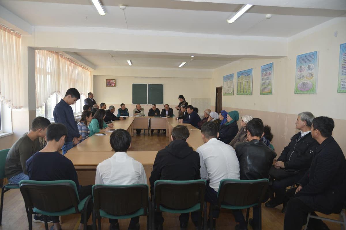 Madhiyani mazax qilgan va o‘qituvchini do‘pposlagan 14 o‘quvchi ishi. Maxsus komissiya ularga chora ko‘rdi