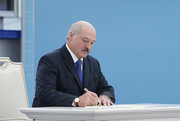 Lukashenko Belarusda Kemerovo fojiasi qurbonlariga atab motam e'lon qildi