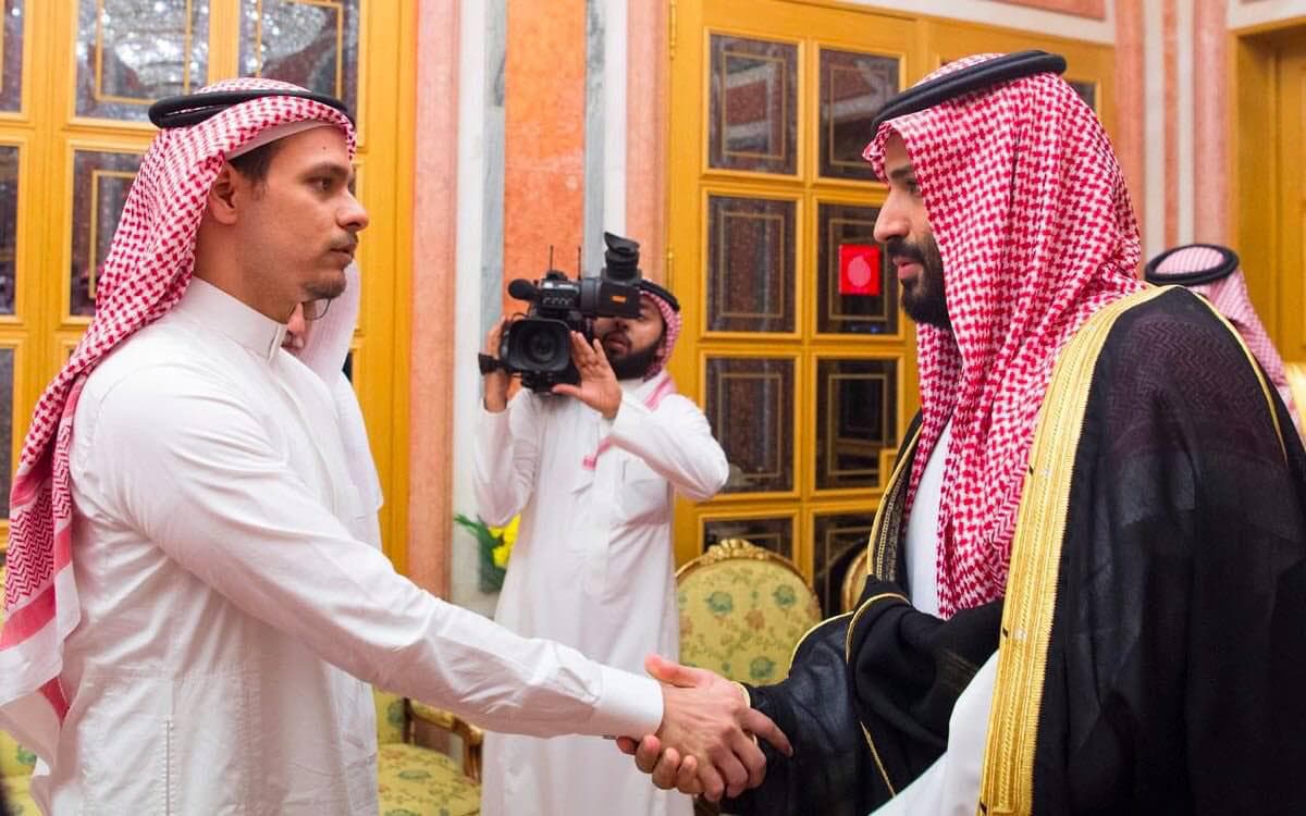 Foto: Qoshiqchining o‘limi ortida turgani gumonlangan valiahd shahzoda uning o‘g‘li bilan
