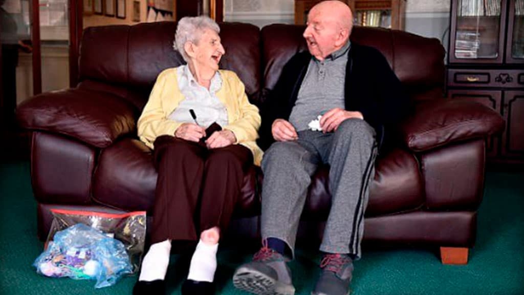 98 yoshli ona 80 yoshli o‘g‘liga g‘amxo‘rlik qilish uchun qariyalar uyiga ko‘chib o‘tdi