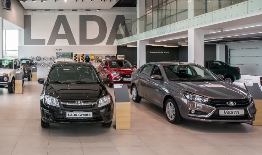 Lada Vesta va Lada Granta Rossiyada oktabr oyida eng ko‘p sotilgan mashinalar bo‘ldi