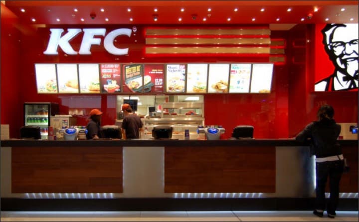 KFC'da taomlar «halol» standartidagi mahsulotlardan tayyorlanadi, alkogol sotilmaydi