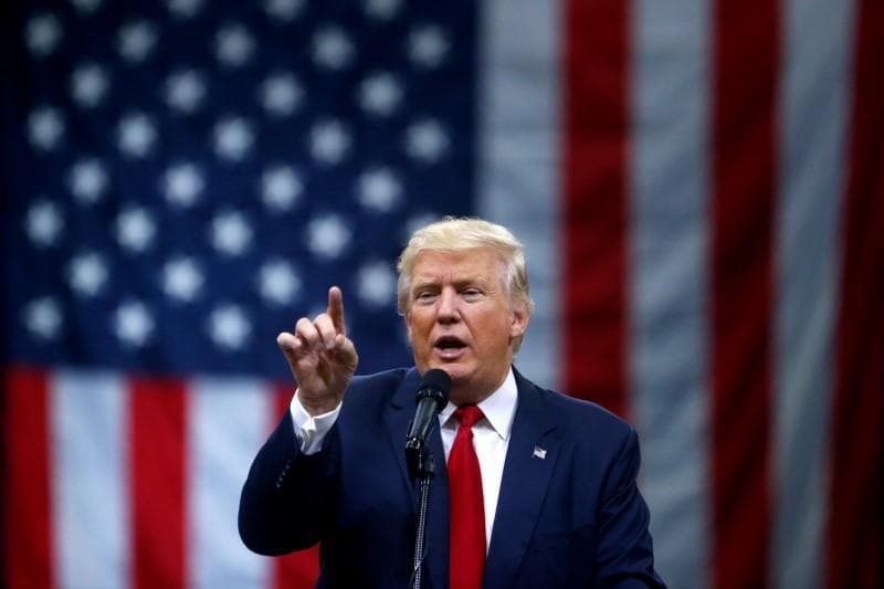 Bloomberg: Трамп фавқулодда ҳолат эълон қилганидан сўнг девор учун 8 млрд доллар ундирмоқчи