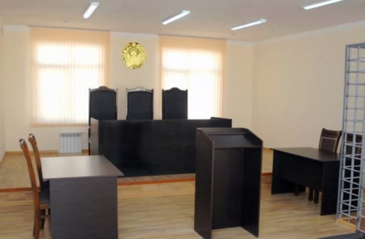O‘zbekistonda advokatlarga sud binosiga telefon olib kirishga ruxsat berildi