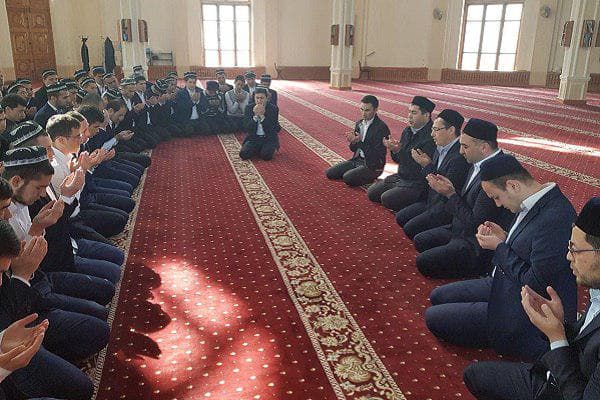 Toshkent Islom instituti talabasi Qur'oni karimni bir o‘tirishda to‘liq yoddan o‘qib berdi