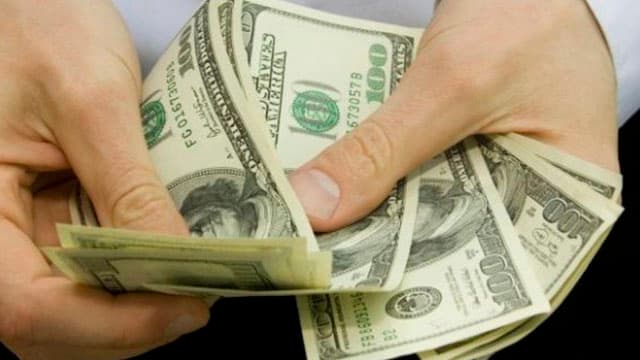 Bank filiali bosh hisobchisi «valyutafurushlik» bilan shug‘ullangani uchun ushlandi