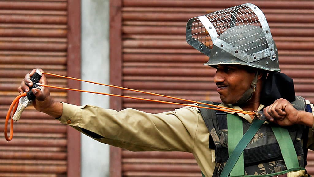 Hindistonda politsiyachilar rogatka bilan qurollantirildilar