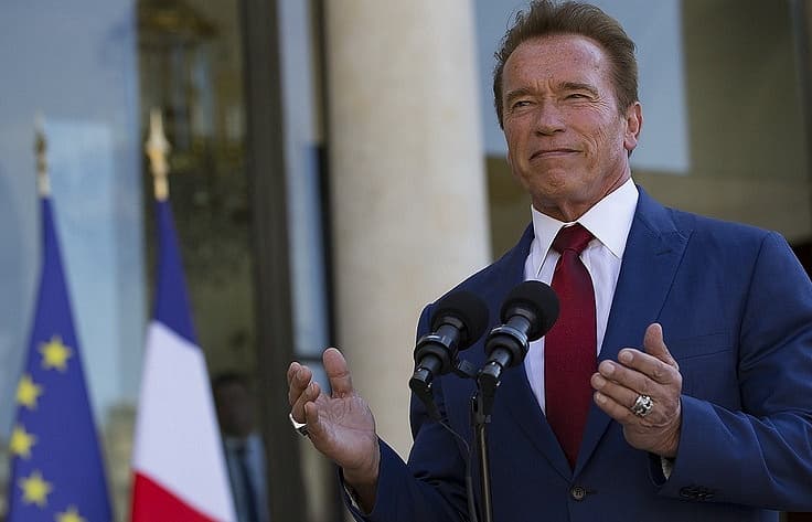 Arnold Shvartsenegger shifoxonani tark etdi
