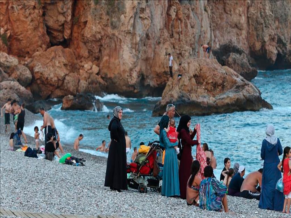 9 mln sayyoh: Antaliyaga yil boshidan qancha sayyoh tashrif buyurgani ma'lum qilindi
