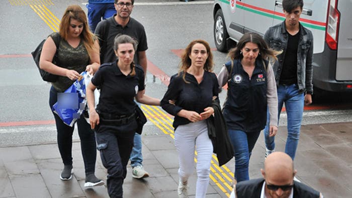 Turkiyada germaniyalik xonanda terrorizmda ayblanib hibsga olindi
