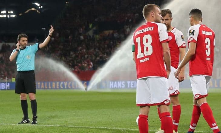 Bundesligada hakam tanaffus paytida penalti belgiladi