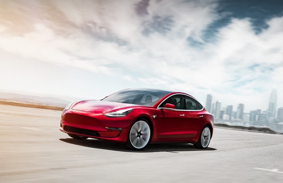 Tesla 33 ming dollarlik arzon modellarni chiqardi