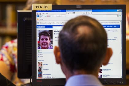 Facebook bilan bog‘liq mojaro sababli odamlar Tsukerbergdan yuz o‘girmoqdalar