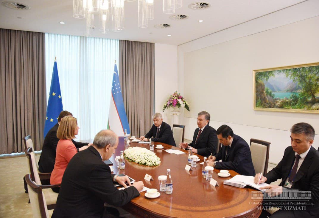Shavkat Mirziyoyev Federika Mogerini va Sergey Lavrovni qabul qildi