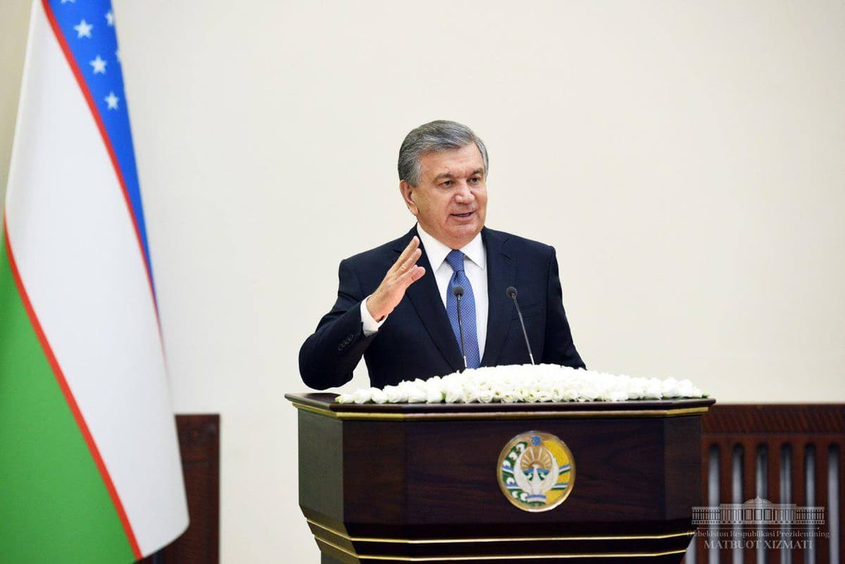 «Amir Temur ham bunday sharoitda yashamagan». Prezident sobiq amaldorlarni katta o‘g‘irliklarda aybladi