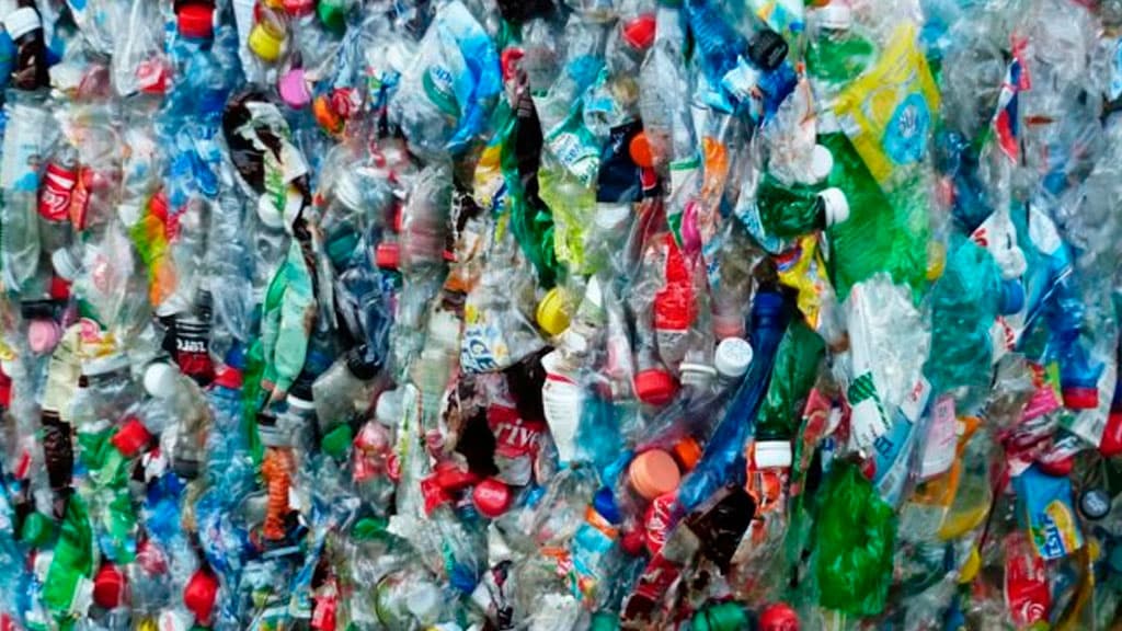 Plastik chiqindilarni qayta ishlab universal xomashyo olish usuli topildi