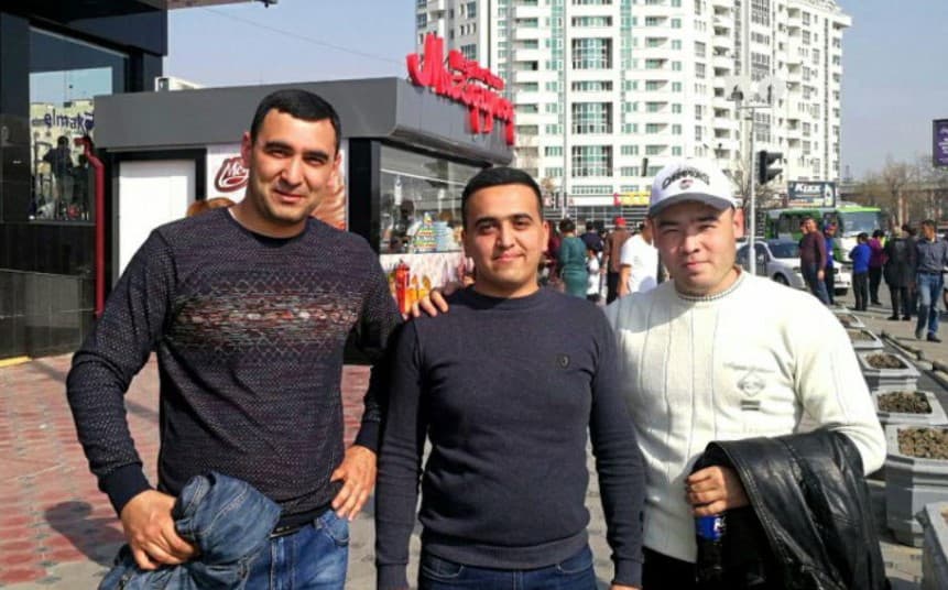 O‘zbekistonlik haydovchi tojikistonlik mehmonga qimmatbaho buyumini qaytarib berib, qahramonga aylandi