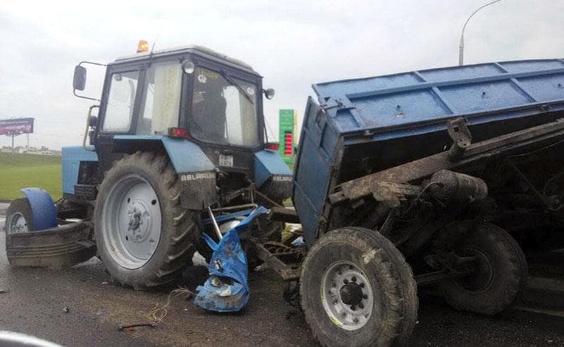 Qoraqalpog‘istonda «Neksiya» traktor tirkamasiga borib urildi, 2 kishi halok bo‘ldi