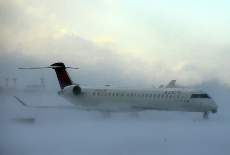 AQShda qor bo‘roni tufayli 3 mingdan ko‘proq aviareys bekor qilindi
