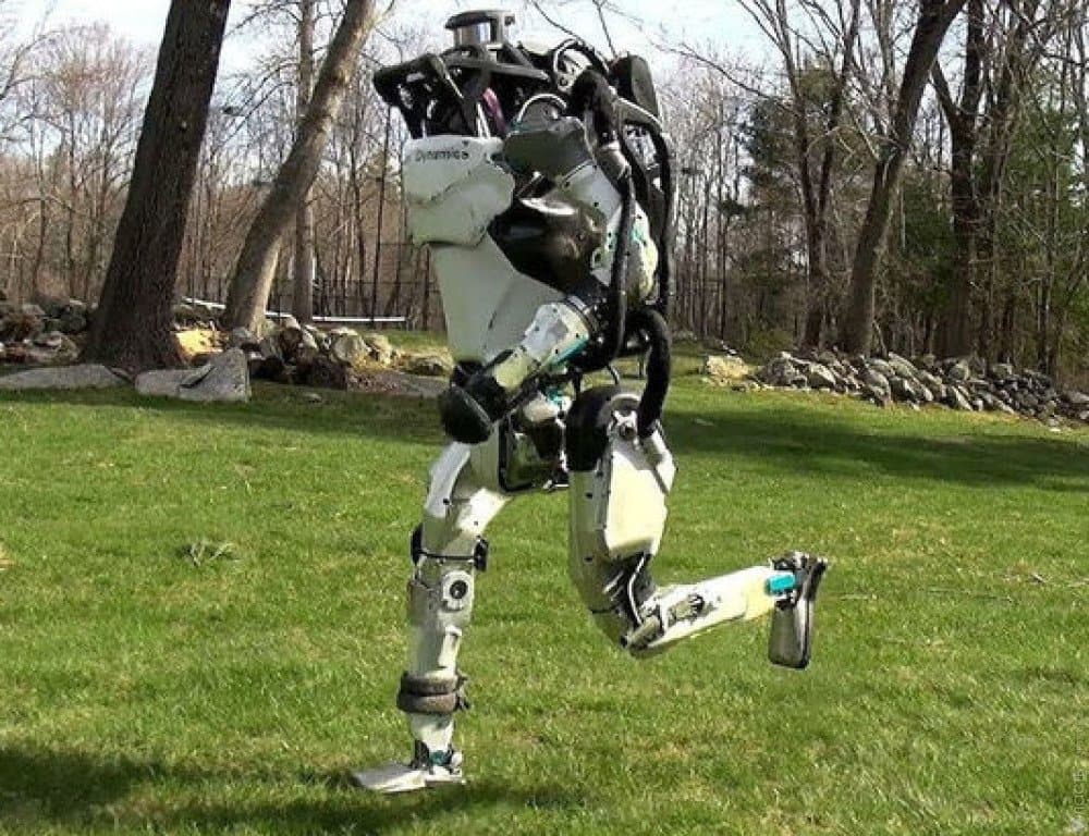 Inson kabi: Boston Dynamics robotga yugurish va sakrashni “o‘rgatdi”