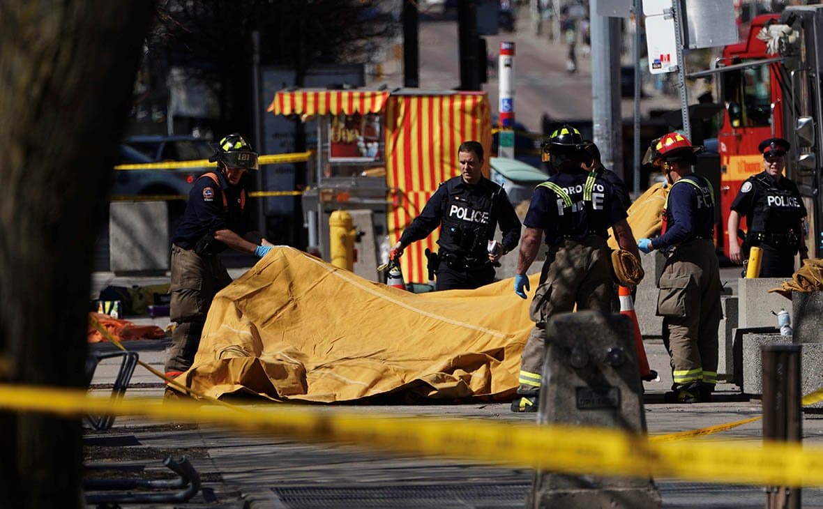 Torontoda mikroavtobus yo‘lovchilar ustiga haydaldi - to‘qqiz kishi halok bo‘ldi