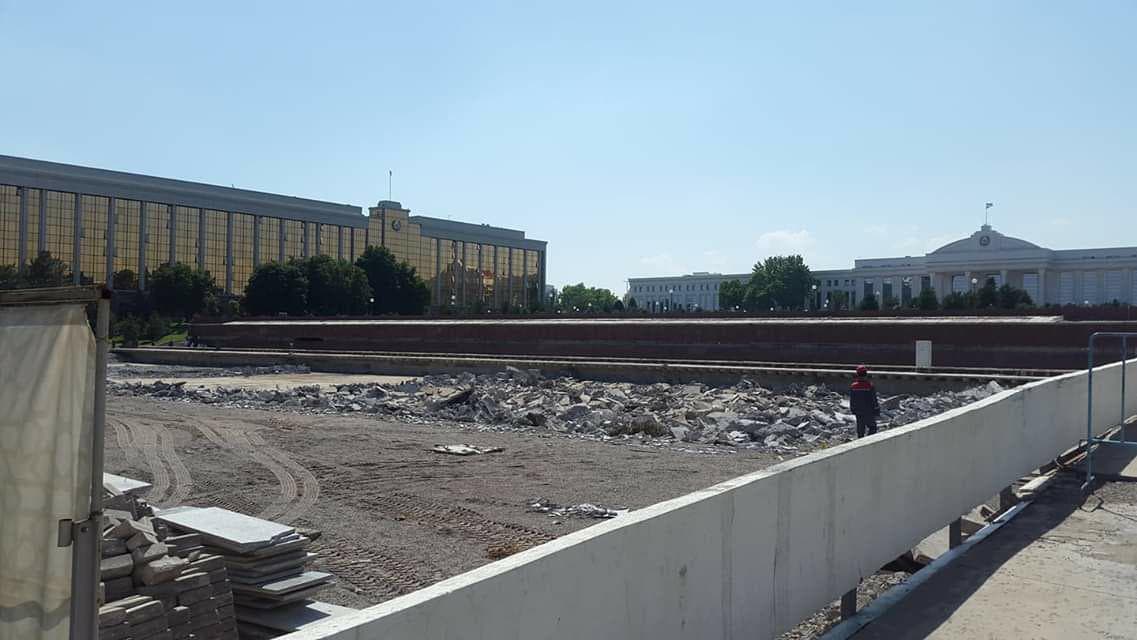 Toshkent hokimligi Mustaqillik maydonidagi favvora vaqtida ta'mirlanmasa metroga suv tushish ehtimoli borligini bildirdi