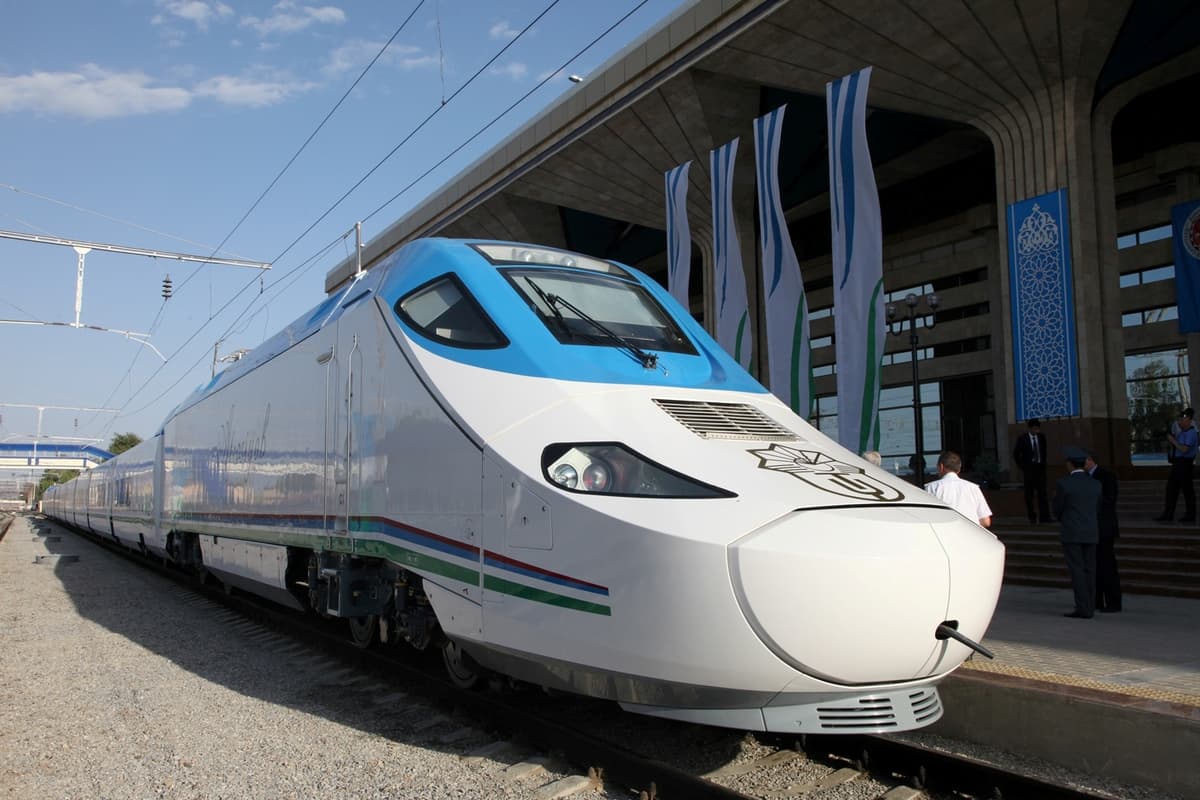 Toshkent-Urganch va Toshkent-Samarqand yo‘nalishlarida qo‘shimcha poyezdlar qatnovi yo‘lga qo‘yildi