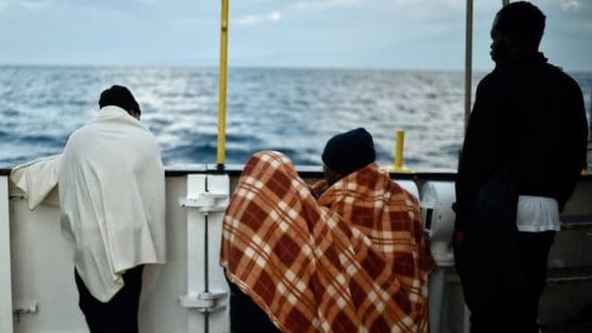 O‘rta Yer dengizidagi migrantlar o‘zlarini qutqargan tankerni garovga olishdi