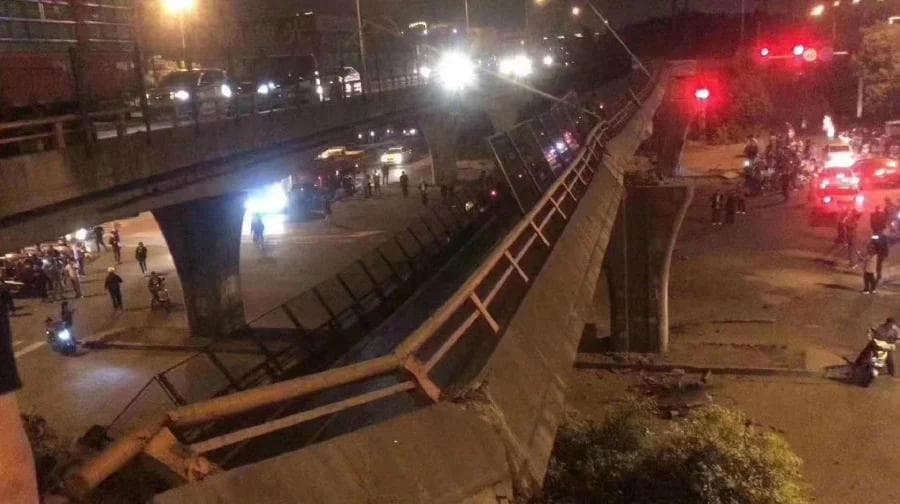 Avtosisterna Xitoyda ko‘prikning qulashiga olib keldi (video)