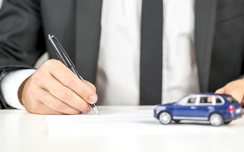 Eski avtomobillar rasmiy dilerlik korxonalariga “TRADE-IN” dasturi bo‘yicha sotilganda bitimning notarial tasdiqlanishi talab etilmaydi