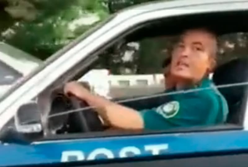Haydovchini yaqinni yorituvchi chiroq haqidagi gapi uchun to‘xtatgan PPX xodimiga nisbatan xizmat tekshiruvi tayinlandi