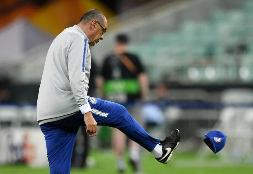 Video: «Chelsi» futbolchilaridan norozi bo‘lgan Sarri kepkasini uloqtirgancha jahl bilan mashg‘ulotni tark etdi