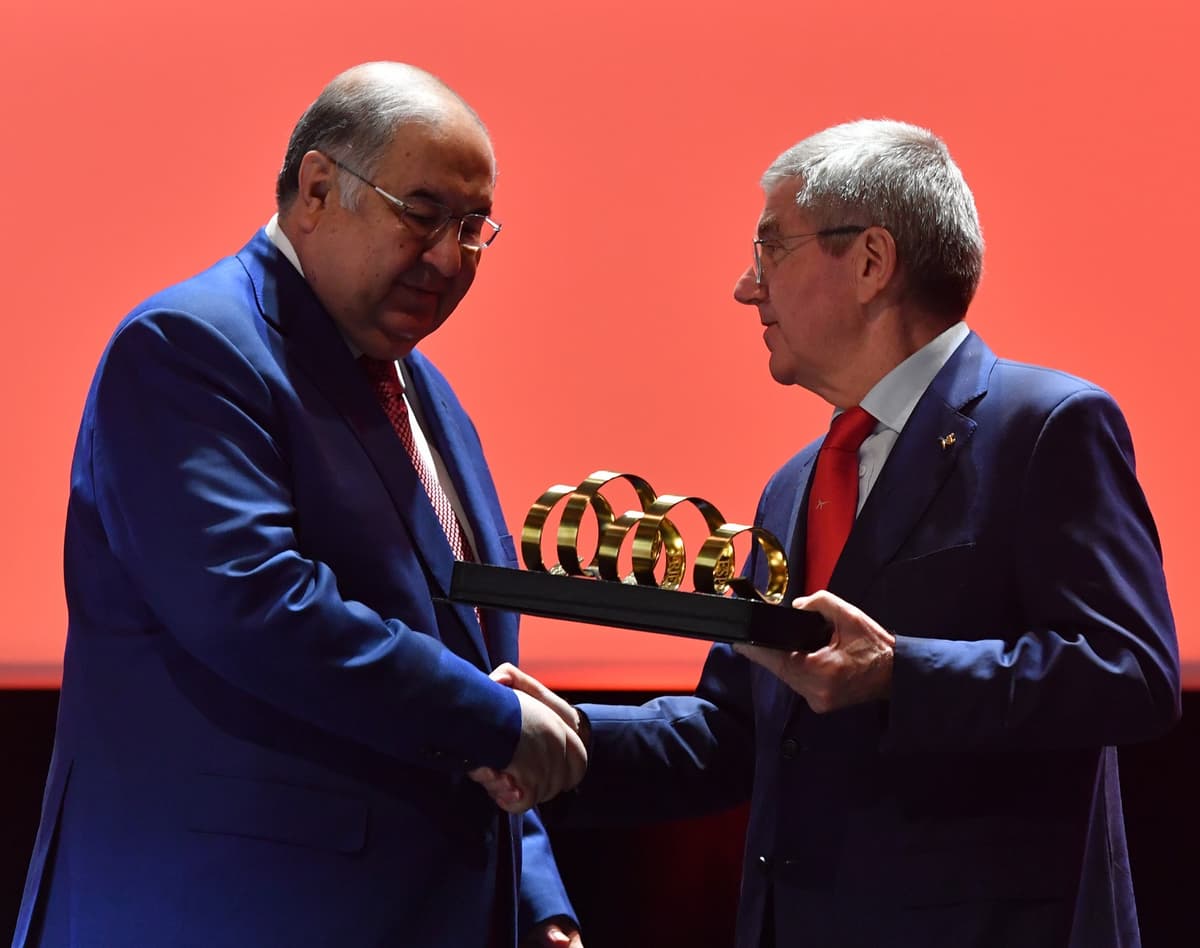 Xalqaro Olimpiya qo‘mitasi prezidenti Alisher Usmonovni mukofotladi