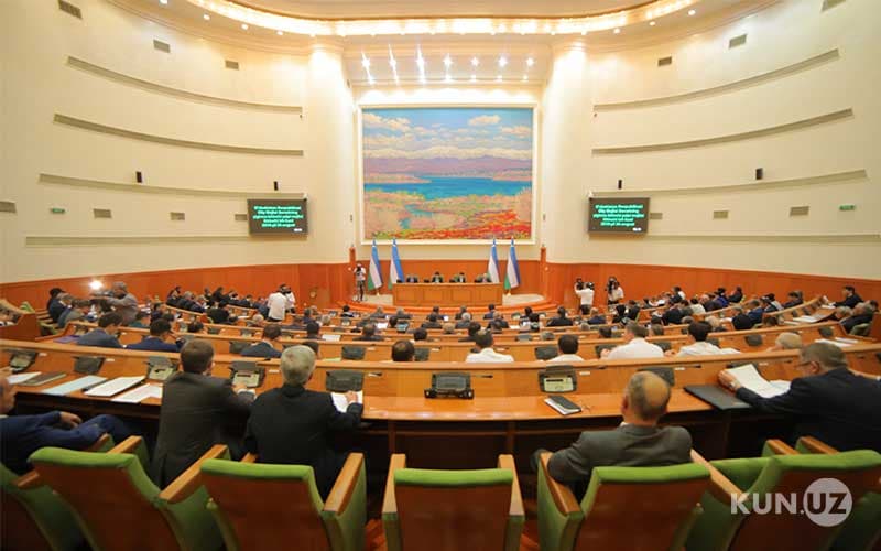 Senatorlar ayollar uchun nikoh yoshini oshirishni ma'qulladi