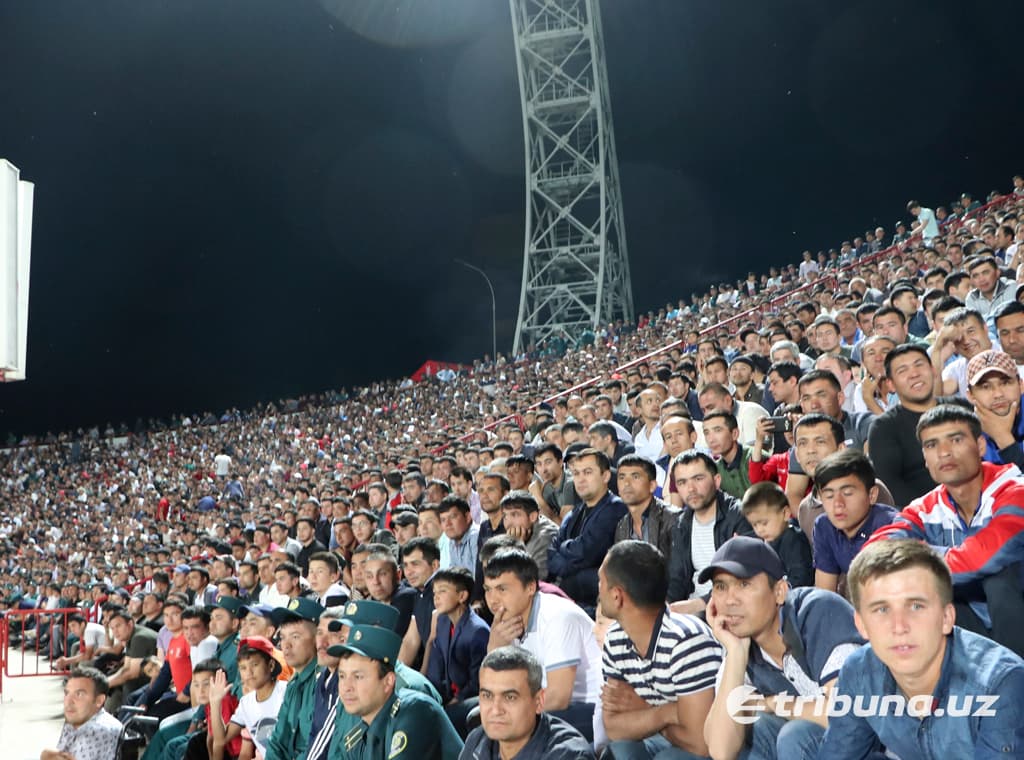 Fotoreportaj: Stadionda muxlislik shavqi. «Navbahor» – «So‘g‘diyona» bahsida 25 ming tomoshabin