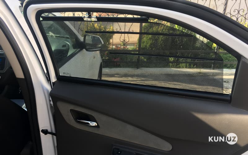 Avtomobillar oynalarini parda bilan to‘sishga ruxsat berish bo‘yicha taklif kiritildi