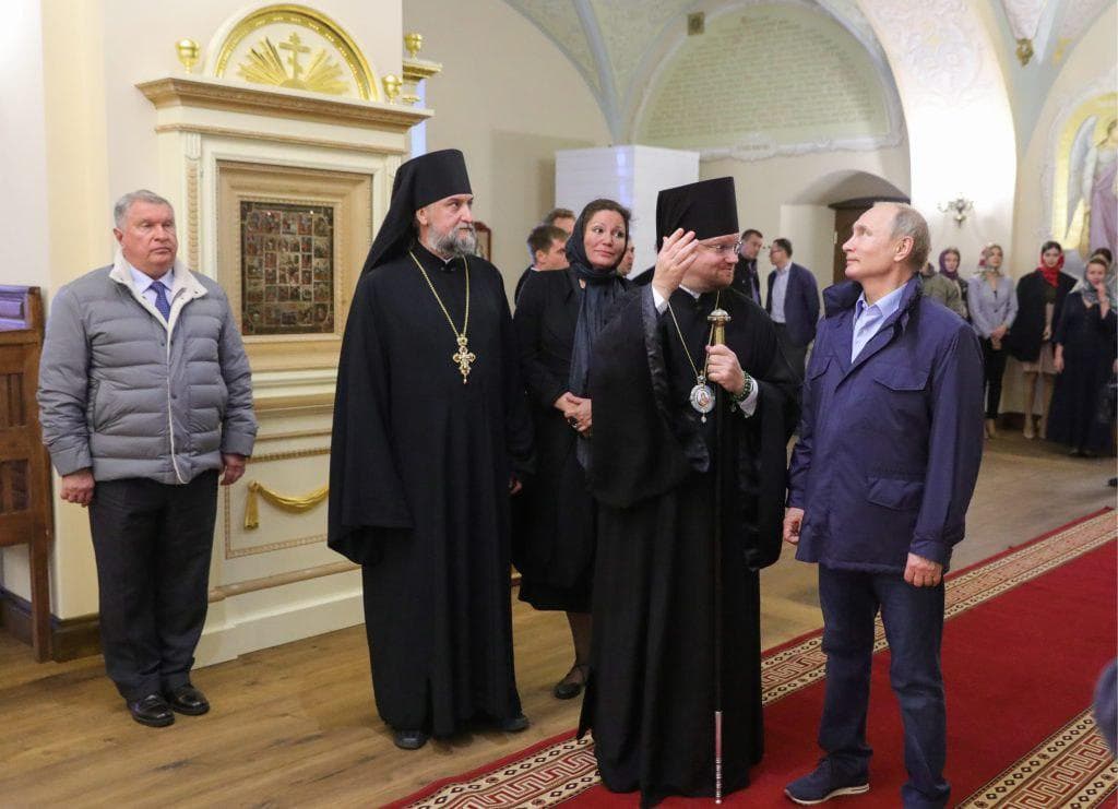 Путин встретил Лукашенко в куртке и кроссовках за $4000