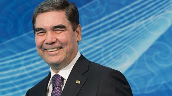 Turkmaniston prezidenti velosipedda o‘tirib to‘pponchadan o‘q otish mahoratini namoyish qildi