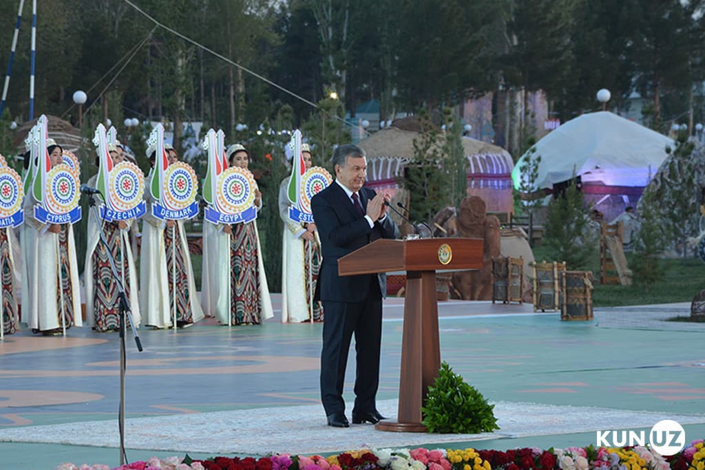 Mirziyoyev: Baxshilar nafaqat xalq o‘tmishining aks-sadosi, ayni paytda bugungi kunning ham jarangdor ovozidir