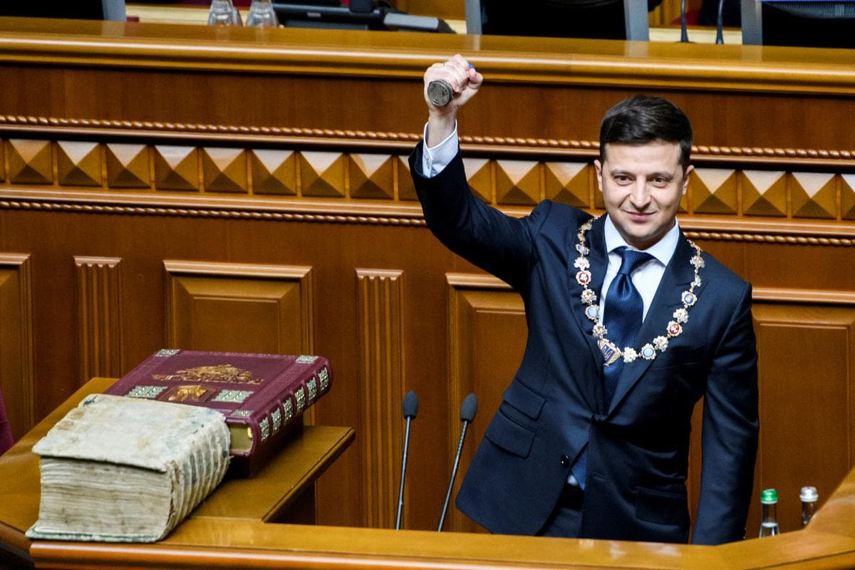 Zelenskiy prezident sifatidagi ilk farmonini imzoladi