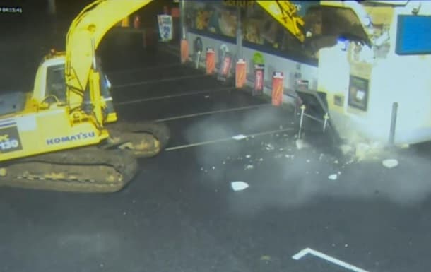 Shimoliy Irlandiyada bankomat ekskavator yordamida o‘g‘irlab ketildi (video)