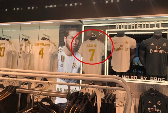 Foto: «Real» Azar futbolkalarini sotuvga chiqardi