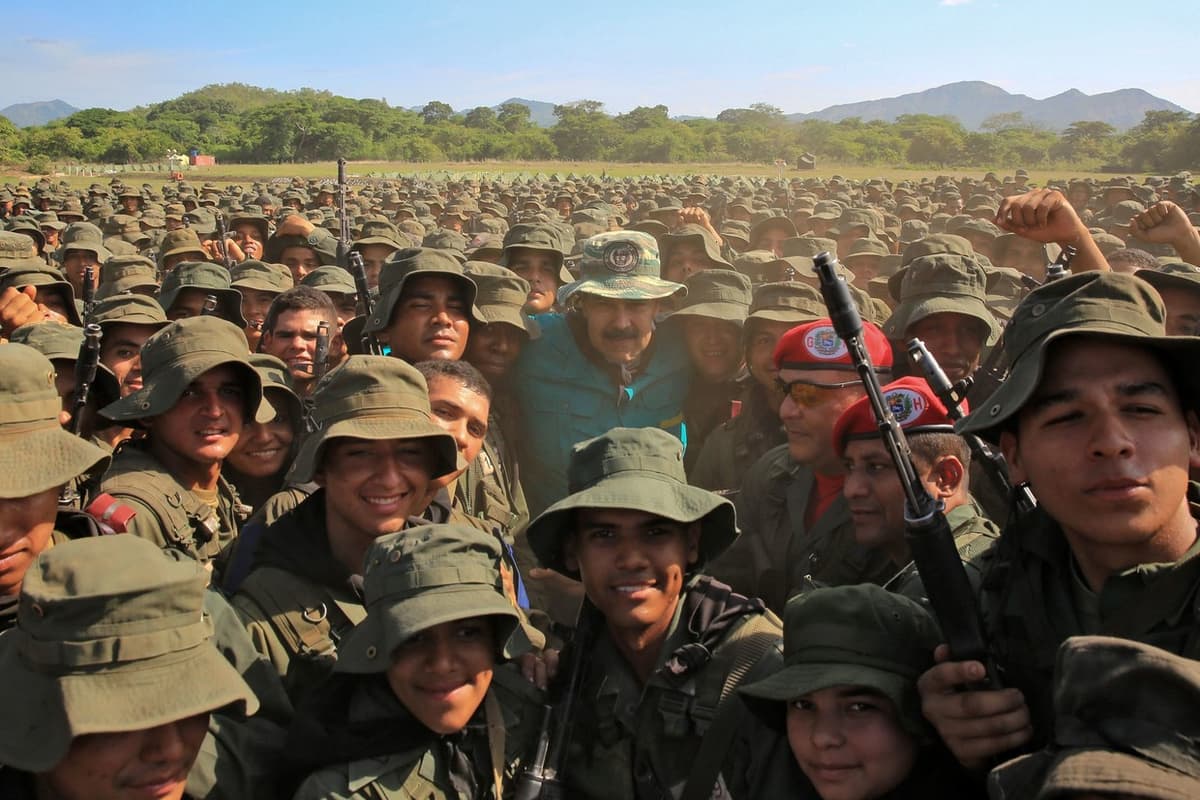 Maduro harbiylarni AQShning bostirib kirishiga tayyor turishga chaqirdi