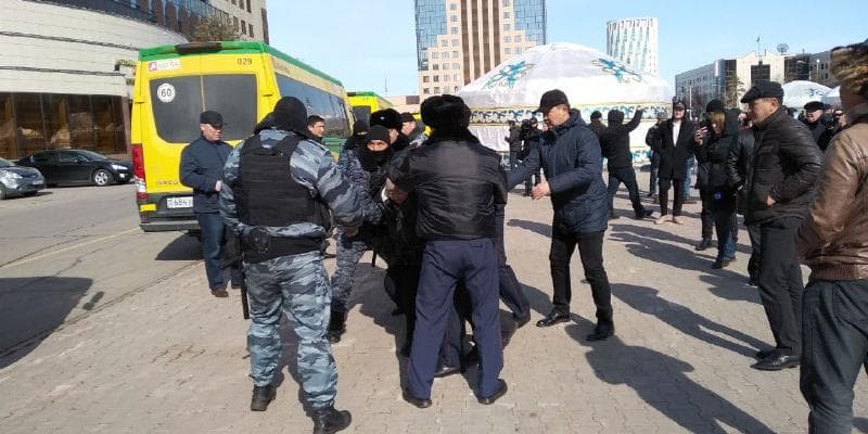 Qozog‘iston poytaxtida shahar nomini o‘zgartirish tarafdorlari va unga qarshilar mushtlashishdi