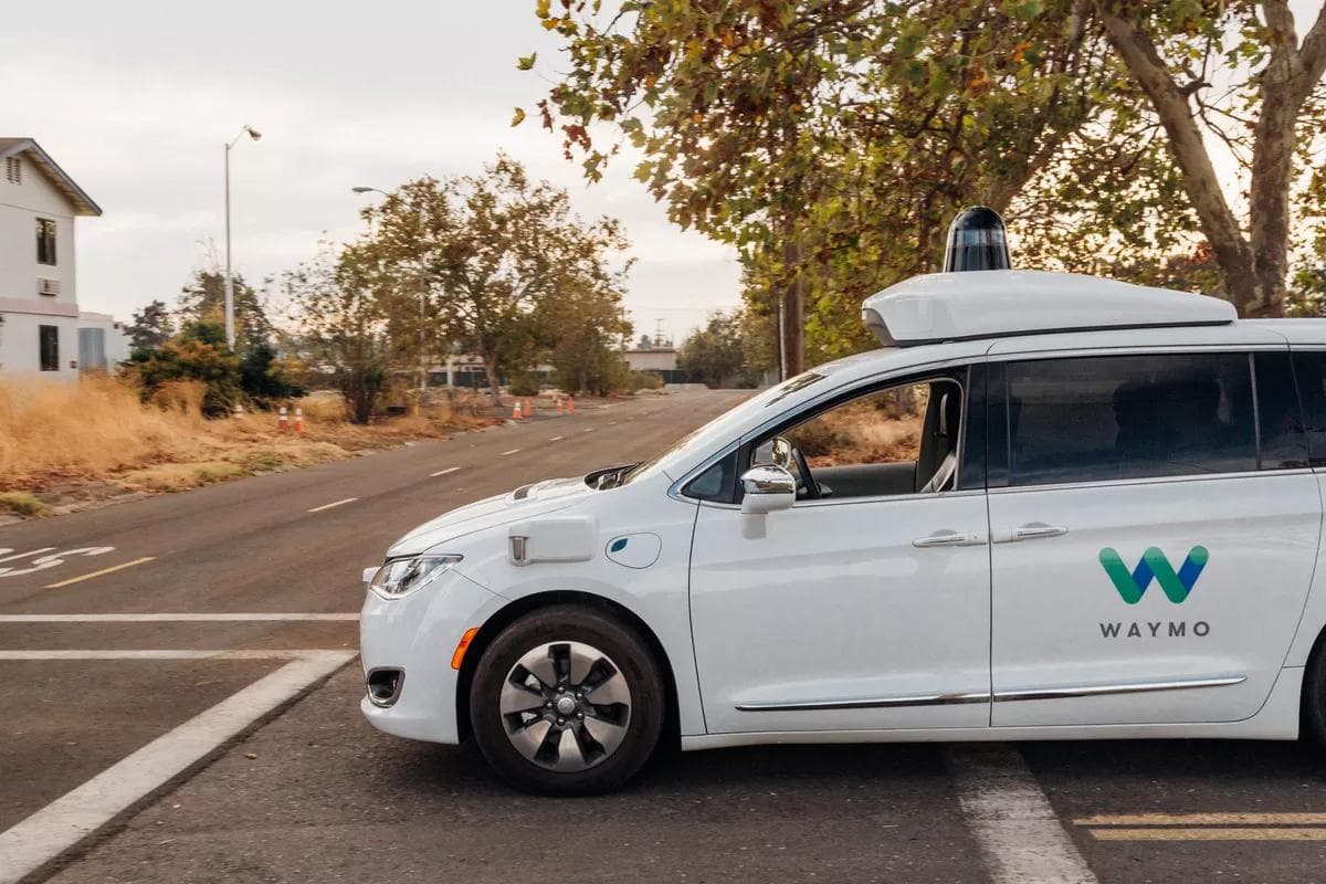 Waymo avtonom mashinalarda yuklarni yetkazish xizmatini yo‘lga qo‘ymoqda