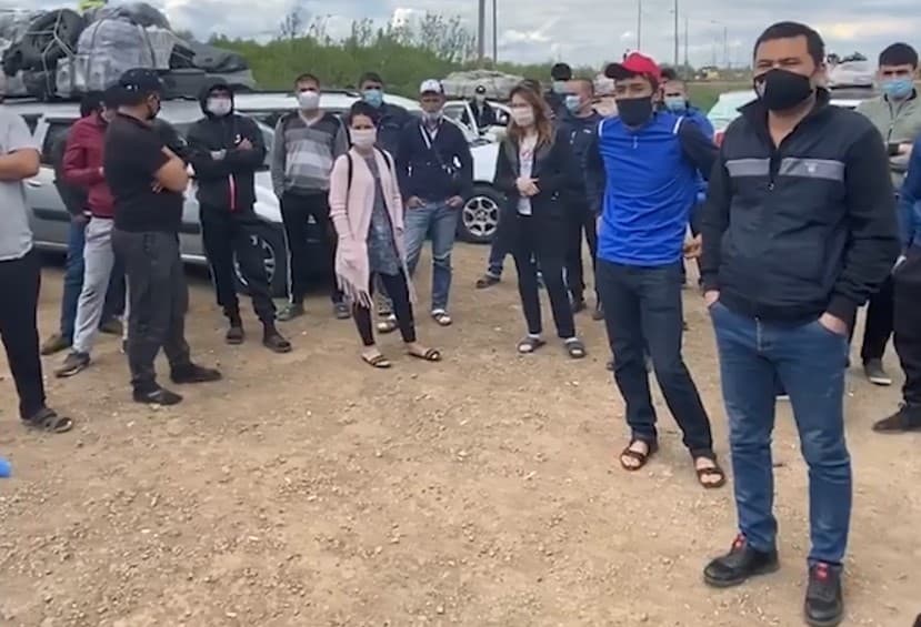 Rossiya-Qozog‘iston chegarasida to‘plangan o‘zbekistonliklar Vatanga qaytish uchun imkoniyat izlamoqda